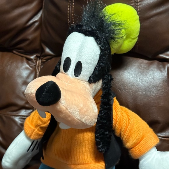 Disney Classic Goofy Plush - Picture 2 of 10